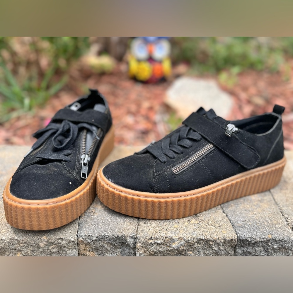 Black Platform sneakers